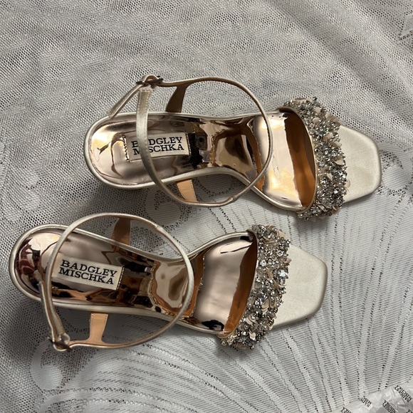 Badgley Mischka Teenie, Ivory Block Heel Sandal - Picture 11 of 17